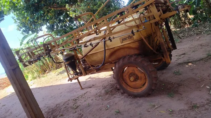 Pulverizador Jacto 2.000Lts