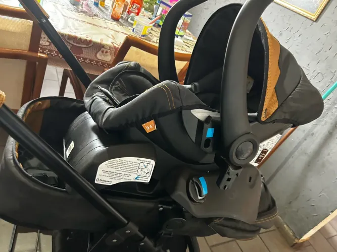 Carrinho de bebê. 
