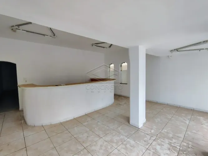 ALUGA-SE CASA COMERCIAL NO CENTRO DA CIDADE