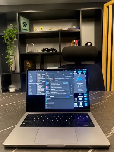 MacBook Pro M2 Max