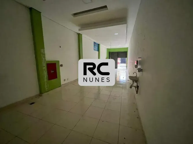 Loja com 102m², sendo 12m² de mezanino, Bairro Floresta.