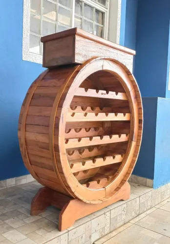 Adega de Vinho em Madeira - Estilo Barril