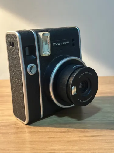 Câmera instax mini 40 fujifilm preta