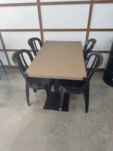 Mesa com cadeiras para restaurantes