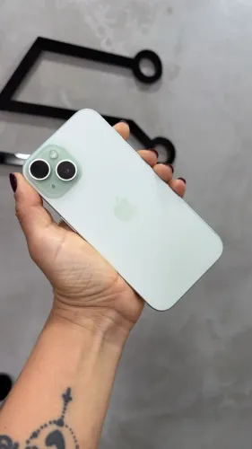 ? iPhone 15 Green - 128GB