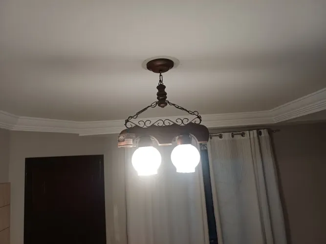 Lustre colonial
