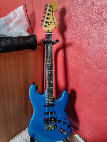 Guitarra strato Squier indonesia Modifier captacao duncan designed