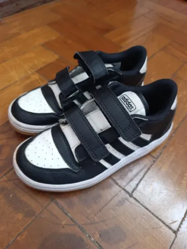 Tênis Adidas