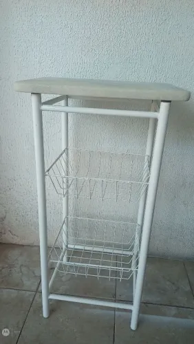 Fruteira branca com tampo de mármore