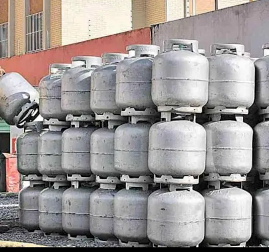 Vendo Vasilhame Completo com recarga de 13 kilos