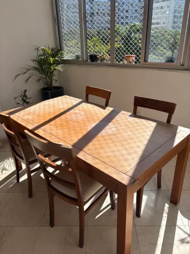 Mesa de jantar com quatro cadeiras Tok&Stok