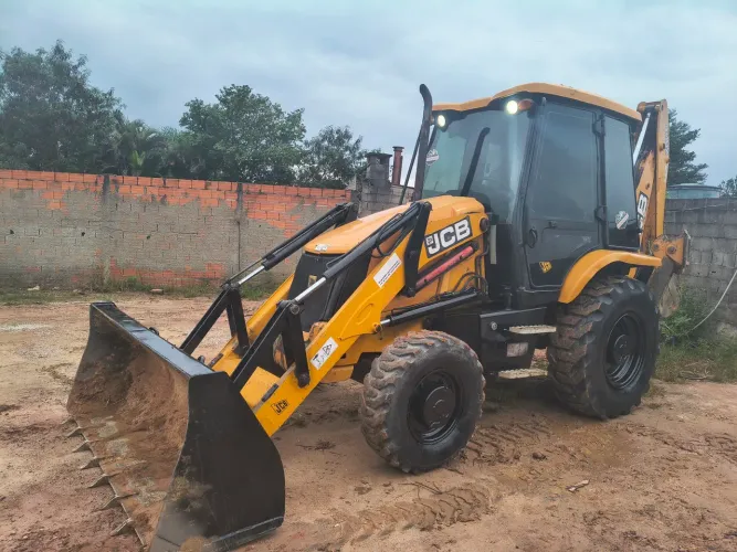 Retroescavadeira jcb 4x4