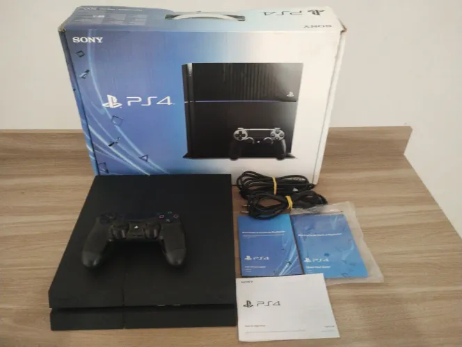 PlayStation 4 na caixa original