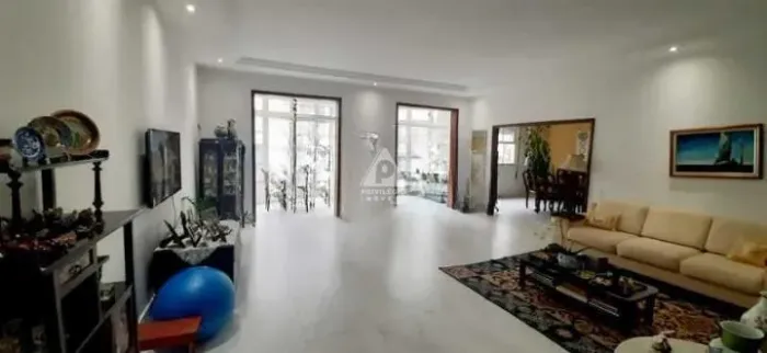 Magnífico Apartamento 3 Quartos com 2 Vagas em Ipanema  Amplo e Reformado