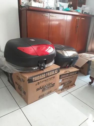 BAÚ PARA MOTOS E SCOOTERS PRO TORK 45 LITROS GIGANTE, CABE 2 CAPACETES FECHADO MOCHILA TOP