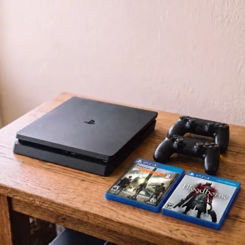 Playstation 4 Slim 1TB + 2 Controles PS4 + 2 Jogos + 3 Meses de Garantia
