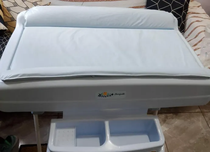 Banheira Burigotto com suporte e trocador