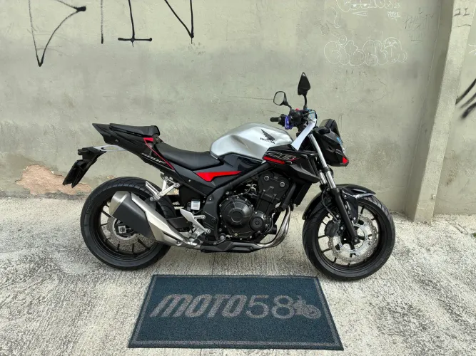 Honda CB 500F 2022 com apenas 17.300 km