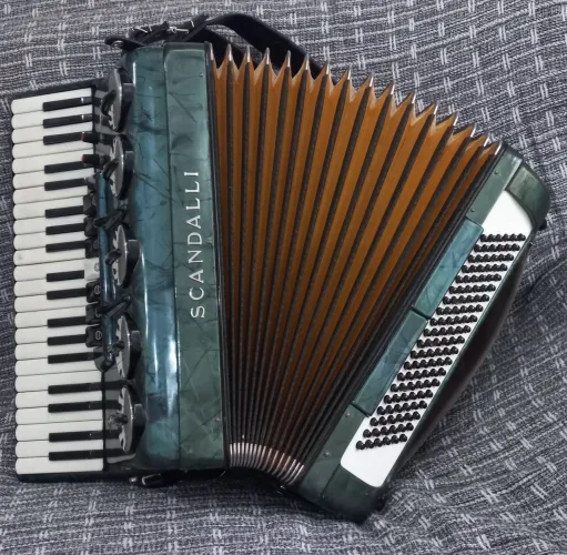 Acordeon 120 baixos SCANDALLI