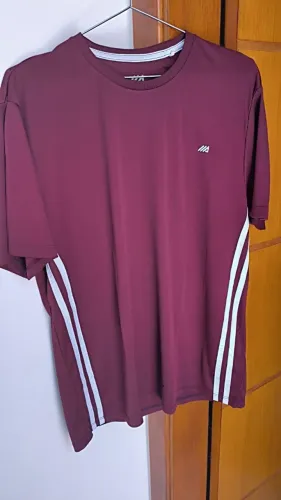CAMISETA ESPORTIVA VINHO LISA - GG