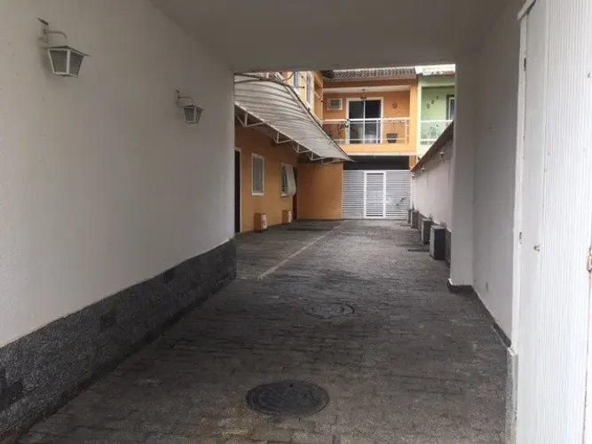 Vendo casa duplex em Vila Valqueire