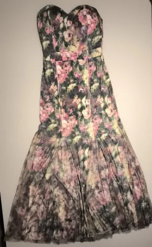 Vestido florido longo tomara que caia com tule tam P