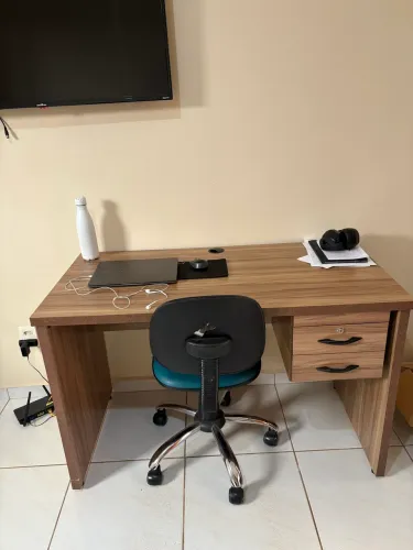 Escrivaninha 120x60cm + Cadeira de escritório 
