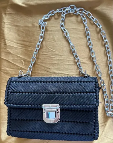Bolsas femininas com alças
