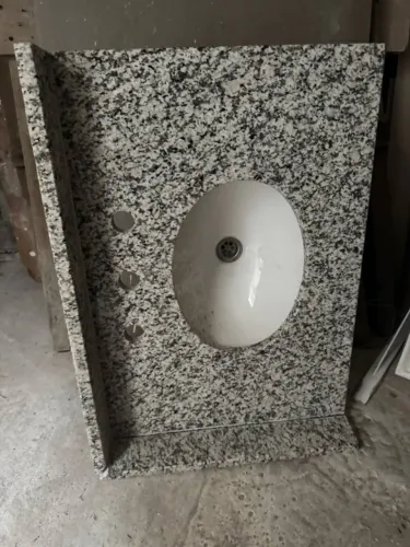 Pia de Banheiro em Granito (Nova/Nunca Usada) - Retirada de Apê Novo - 71x50 cm