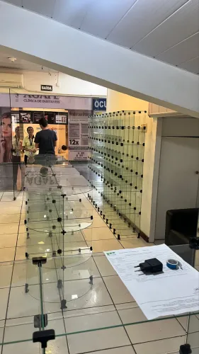 Prateleiras de Vidro Novas - Excelente para Loja, Salão ou Vitrine