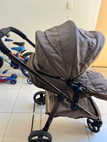 OPORTUNIDADE- Carrinho de bebê Moisés Galzeraro - Bom estado de conservação.