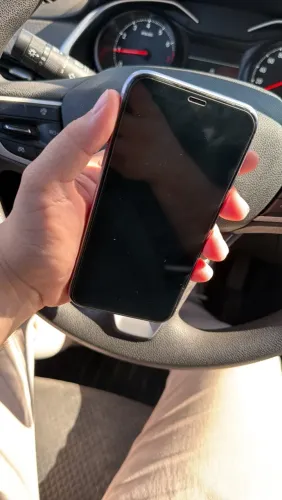 iPhone 11 128 giga, trocou a bateria e a tela frontal mas tudo original