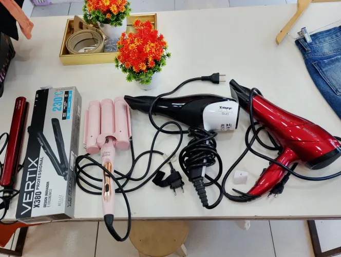 2 Chapinha, 2 secador e 1 babyliss semi novos