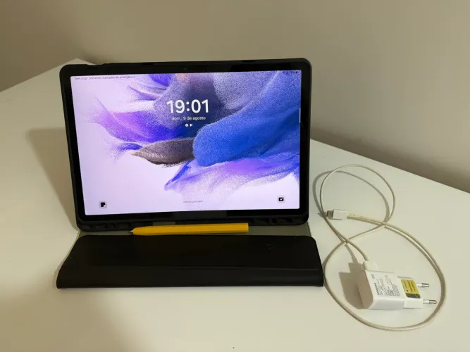 Samsung Galaxy Tab S7 FE + Teclado + Caneta + Carregador