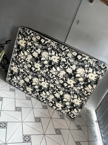 Cama casal + colchão ( usada )