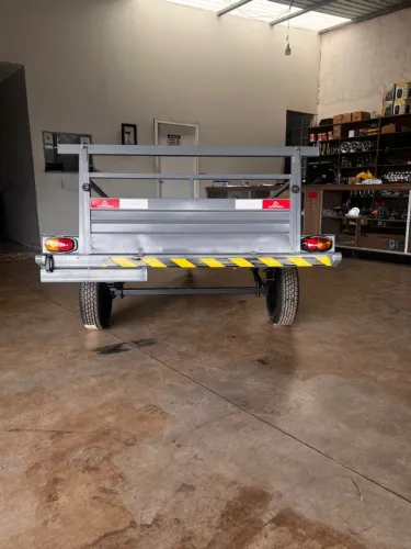 Carretinha 2.00 x 1.20 fabricada para encarar o uso constante