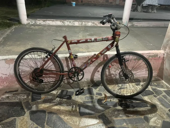 Bike montadinha com (bagageiro) e marcha