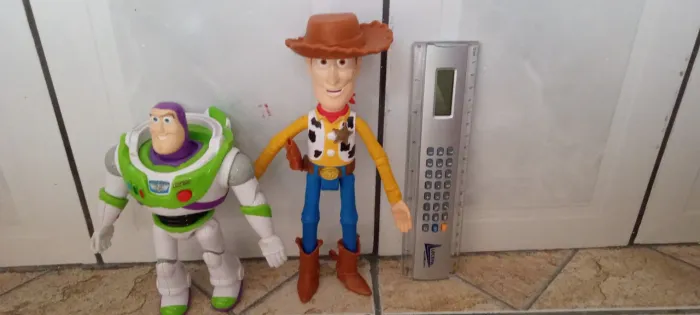 Bonecos Woody e buzz lighter original