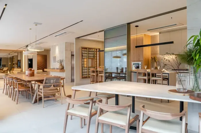 Apartamento, 4 suítes, 245 m2, Varanda Gourmet com churrasqueira a carvão, acima da Praça