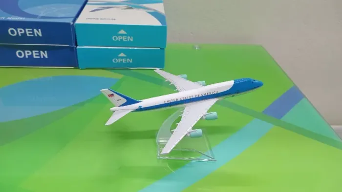 AVIÃO AMERICANO - FORÇA AÉREA 1 , 16CM - DECORAÇÃO E DESTAQUE.