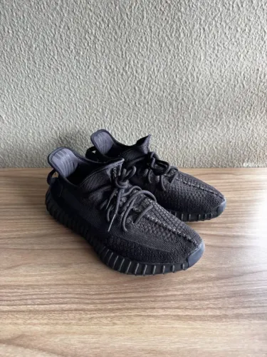 Yeezy Boost 350 V2 onyx