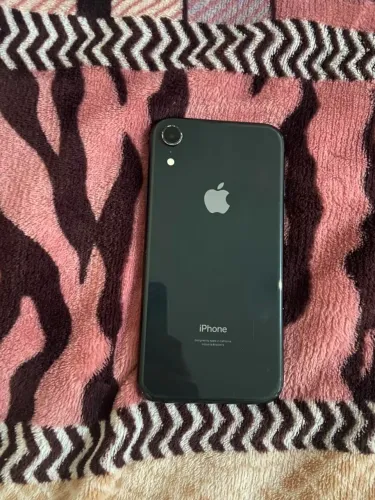 iPhone XR 64GB - Liga normalmente | Display queimado | Para retirada de peças ou reparo