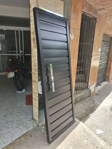 Porta Alumínio 100x210?