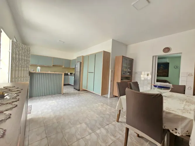 ALUGO / CASA COM 7 QUARTOS EM MANAUS / SEMI MOBILIADO NO PARQUE DAS LARANJEIRAS