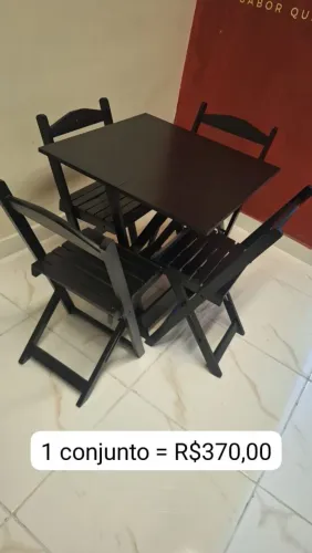 Mesas e cadeiras