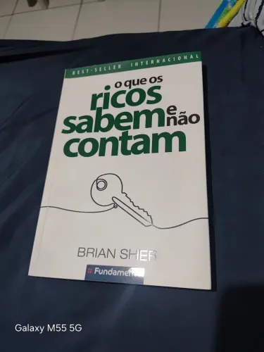 Vendo Livro o que os ricos sabem e não contam