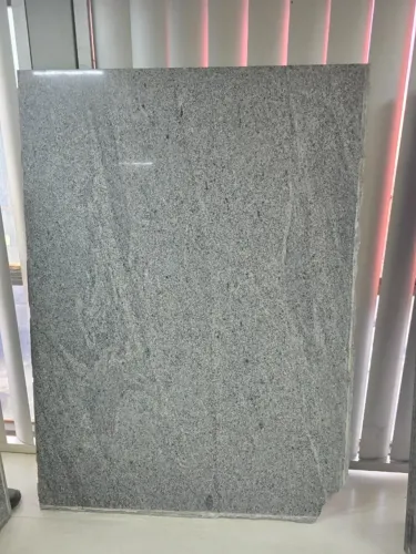 Pedra de Granito cinza polido - peça 180x130x2 cm (usada, com quina quebrada)