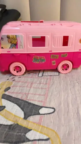 Trailer da Barbie que vem com sandália tamanho M