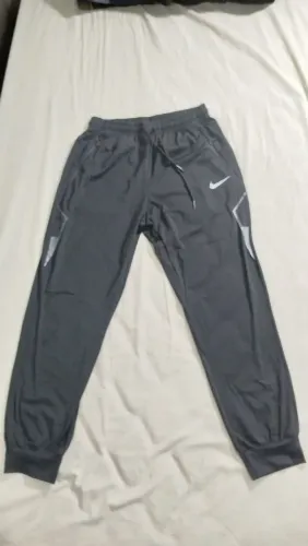 Calça Nike Tactel tamanho P bolso c/ Zíper nunca usada 