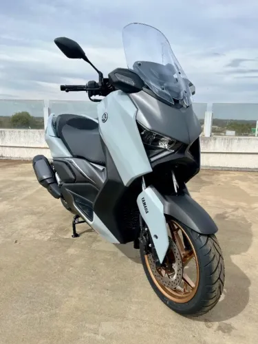 YAMAHA XMAX 300 CONNECTED